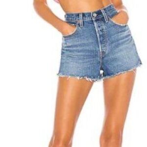 Levi’s Ribcage Jean Shorts size 26